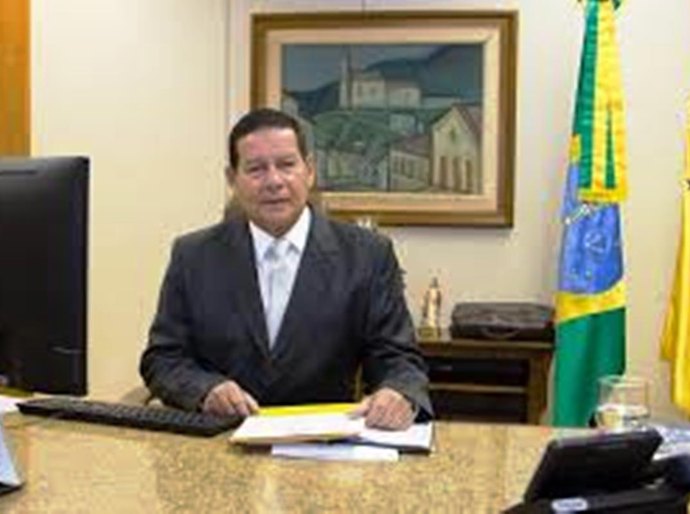 Mourão tem alta médica após ser diagnosticado com Covid-19