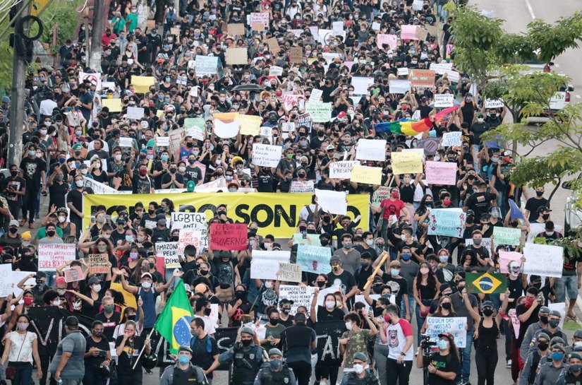 Atos contra Bolsonaro ocorrem em dezenas de capitais e no Distrito Federal