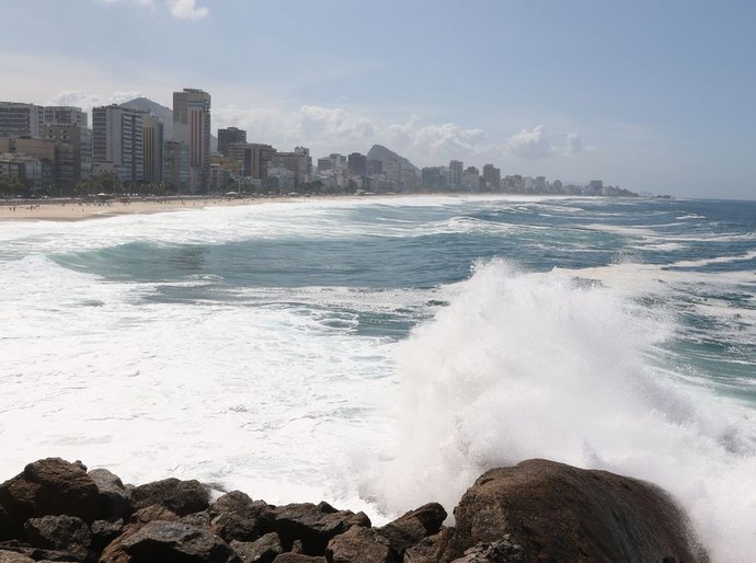 Ressaca pode provocar ondas de até 4 m na cidade do Rio de Janeiro