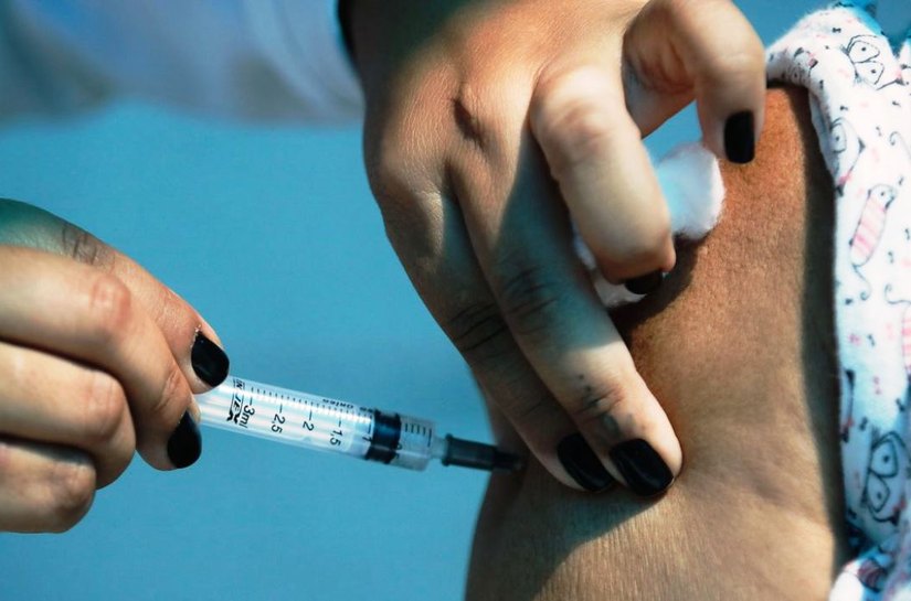 Estados e municípios criam páginas com dados diários da vacinação