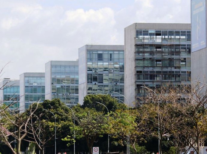 Servidores aposentados têm até sexta para fazer prova de vida