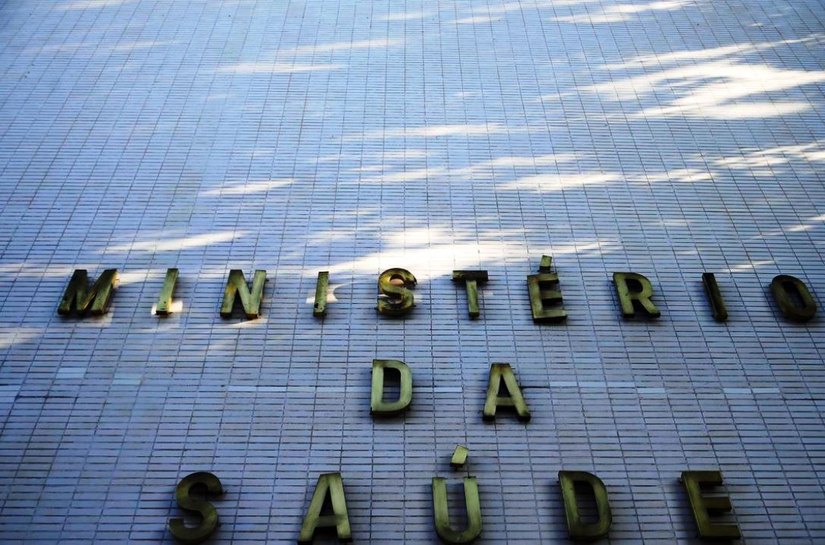 Saúde Covid-19: ministro concede entrevista sobre distribuição de vacinas