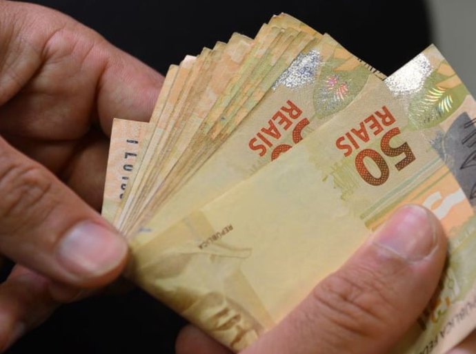 Governo envia diretrizes do orçamento prevendo salário mínimo de R$ 1.389 em 2024
