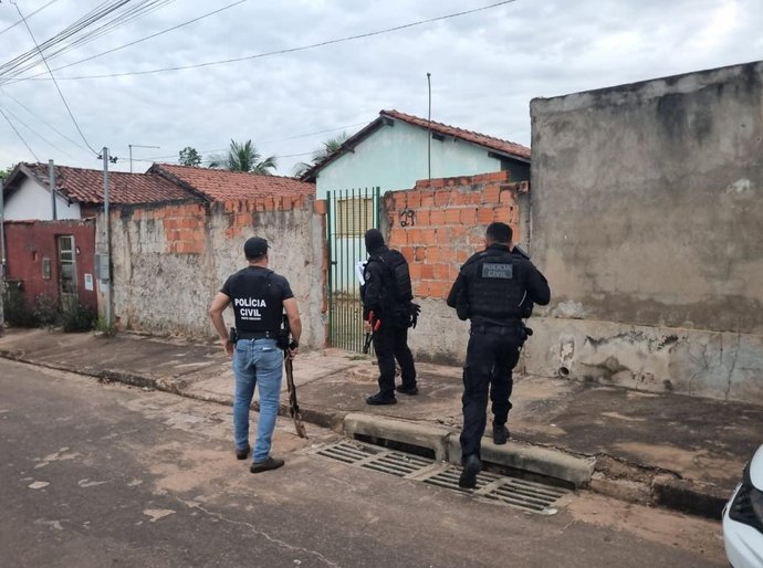 Ação da Polícia Civil de MT e GO mira grupo criminoso especializado em golpes do falso intermediário de veículos