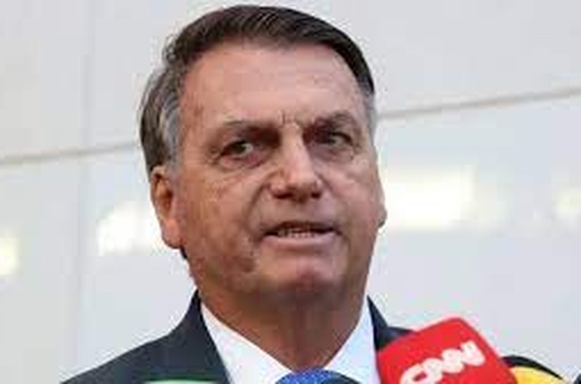 Bolsonaro confirma envio de mensagem a empresário e diz que não atacou Barroso nem democracia