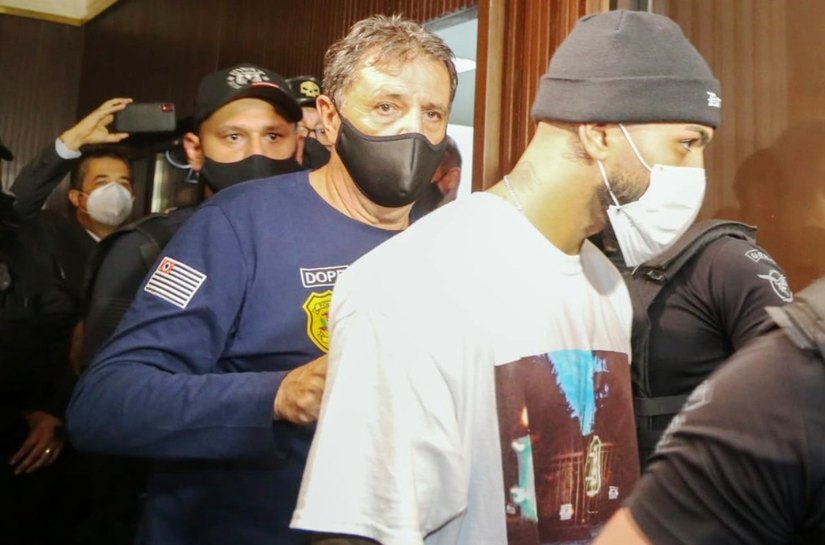 Polícia fecha cassino com 200 pessoas em SP; Gabigol e MC Gui foram detidos no local