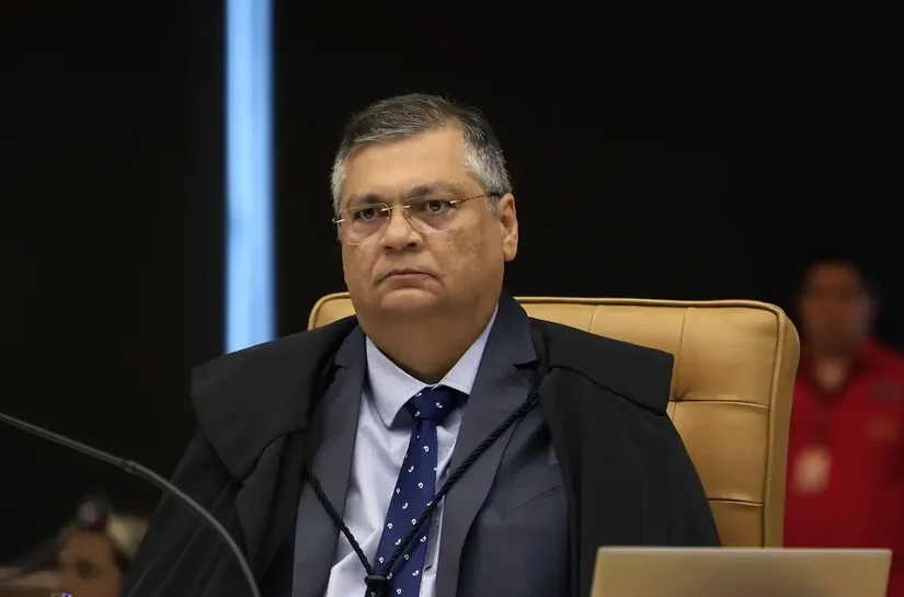 Dino pede que Câmara explique viagem de Mário Frias ao exterior
