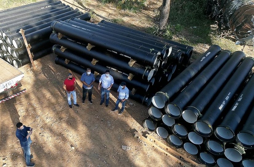 Veja fotos e vídeo: Kalil revela investimentos de R$ 74 milhões e mostra a aquisição de tubos de água para a nova ETA do grande Cristo Rei