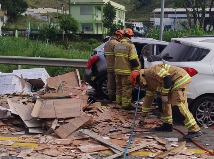 Acidente na BR-393, no RJ, deixa cinco mortos e nove feridos