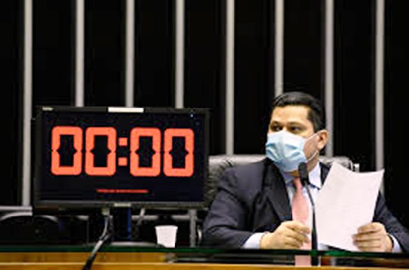 Apoio do Planalto a Alcolumbre esquenta disputa dentro do MDB
