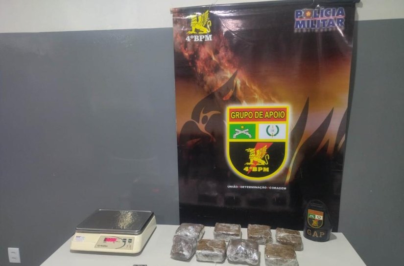 Polícia Militar prende quatro suspeitos por tráfico de drogas e fecha escritório de golpes