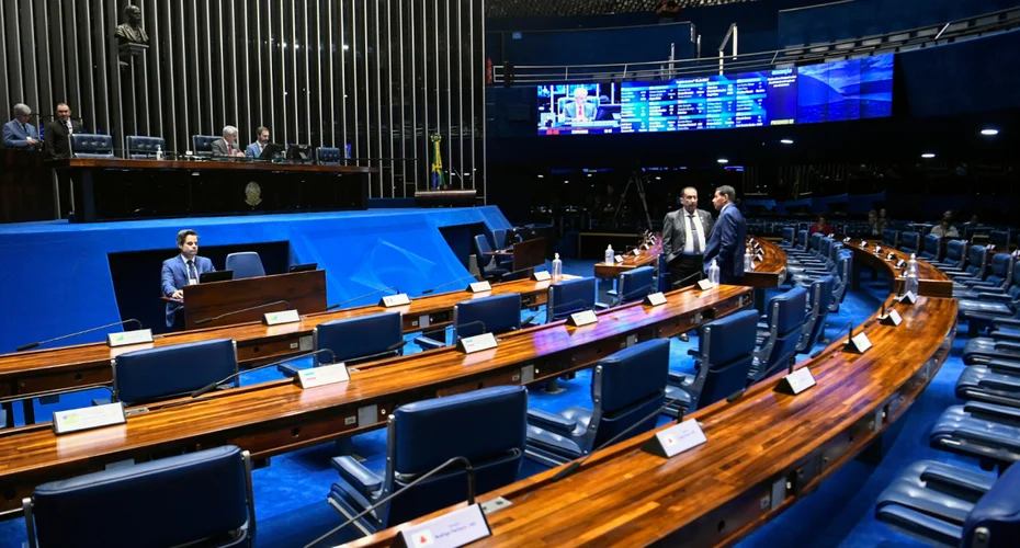 Vieira protocola pedido de CPI para investigar ministros do STF e Vorcaro