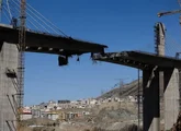 Trump ameaça destruir uma ponte ou usina para cada navio atacado em Ormuz