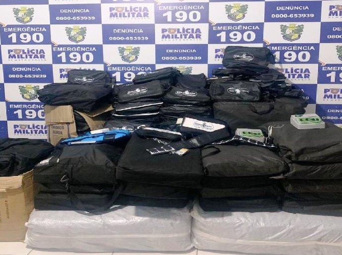 Força Tática encontra 230 aparelhos de fisioterapia sem nota fiscal e prende 4 por descaminho