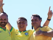 Direita brasileira procura novo líder após clã Bolsonaro 'se autodestruir', diz Financial Times