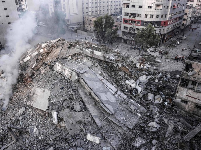 Conflito entre Israel e Hamas entra no 2º dia com novas explosões; mais de 900 pessoas morreram