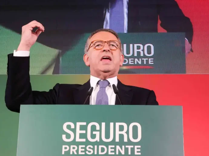 Candidato socialista vence direita radical e é eleito presidente de Portugal, indicam projeções