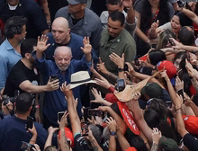 Lula reduziu a vantagem de Flávio Bolsonaro para dois pontos, mas eles permanecem tecnicamente empatados a pouco mais de uma semana das eleições