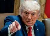 Trump assina ordens contra cidadania por nascimento e 'turismo de parto'