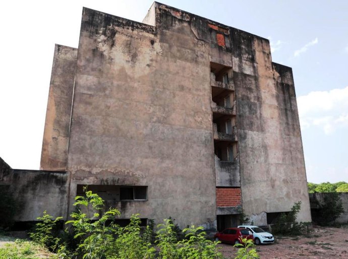Mauro Mendes assina ordem de serviço para retomada de obra do Hospital Central