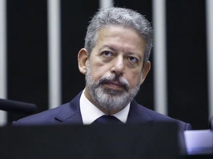 Governo não tem votos nem para aprovar urgência das medidas fiscais, diz Lira