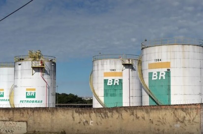 Petrobras reajusta preço do diesel em R$ 0,22 às distribuidoras