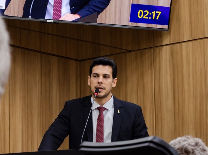 Charles da Educação defende concurso público e PCCS para servidores da Educação de VG