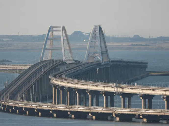 Rússia culpa Ucrânia por ataque a ponte na Crimeia e abre investigação