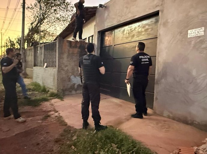 Polícia faz operação no bairro CPA 3, em Cuiabá, e prende 19 em golpe de vendas de carros