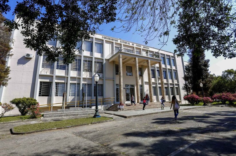 Professor da UEPG é demitido após enviar mensagens com conteúdo sexual para aluna