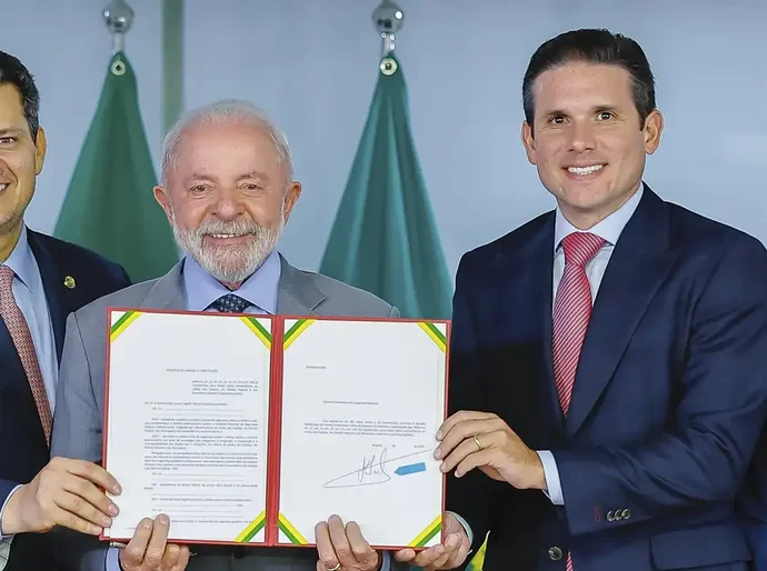Lula entrega PEC da Segurança Pública para tramitação no Congresso