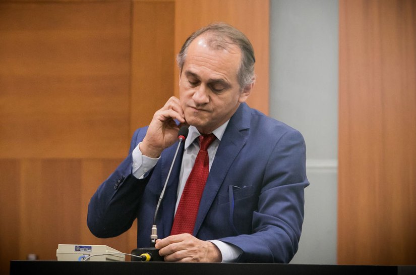 Por que Wilson Santos ‘ziguezagueia’ em seu mandato e agora será denunciado por prevaricação