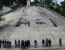 Chavismo redobra presença policial e militar nas ruas de Caracas