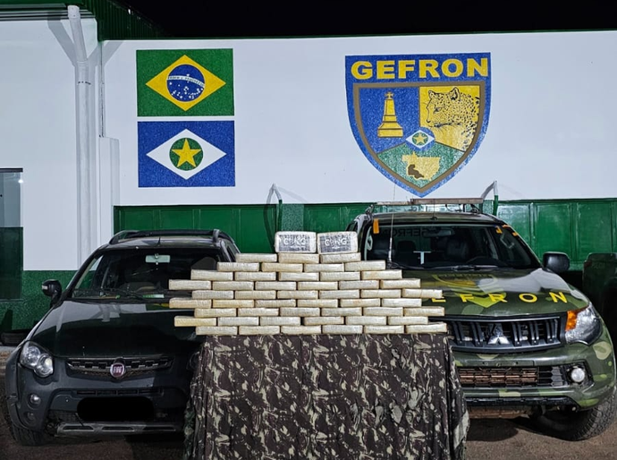 Gefron apreende 50 tabletes de cocaína e causa prejuízo de R$ 900 mil às facções criminosas