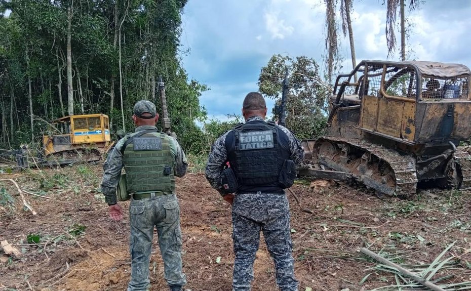 Polícia Militar apreende máquinas utilizadas em extração ilegal de madeiras em zona rural