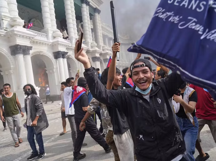 Ostentação de políticos, população pobre e redes bloqueadas: entenda a fúria da 'Geração Z' que levou o Nepal ao caos