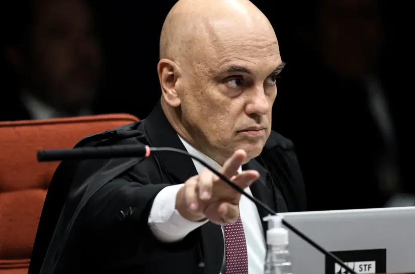 Moraes pede parecer da PGR sobre apreensão de arma de Bolsonaro