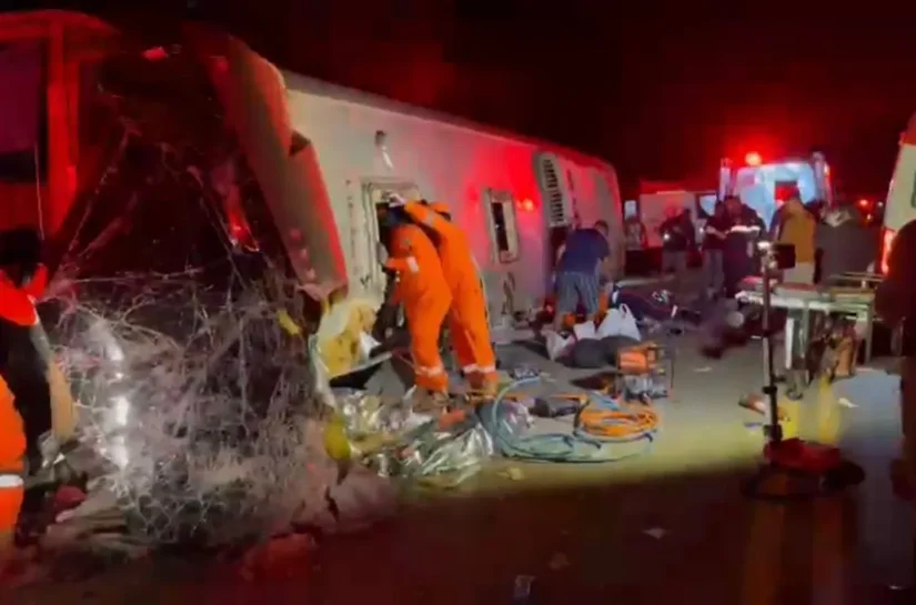 Acidente de ônibus deixa mortos e feridos no agreste de PE