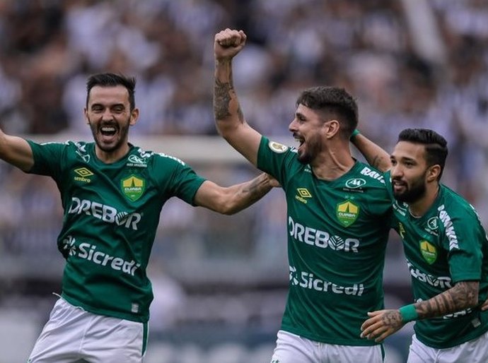 Cuiabá surpreende e vence Athletico-PR com facilidade dentro de casa