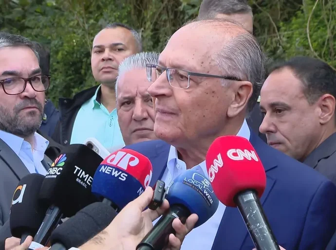 Lula convoca Alckmin para tratar de tarifaço; medidas saem até terça