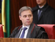 AGU trava ação contra Mendonça, mas PF mantém pressão e amplia crise