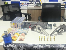 PM recupera dois carros roubados, apreende armas de fogo e prende suspeitos