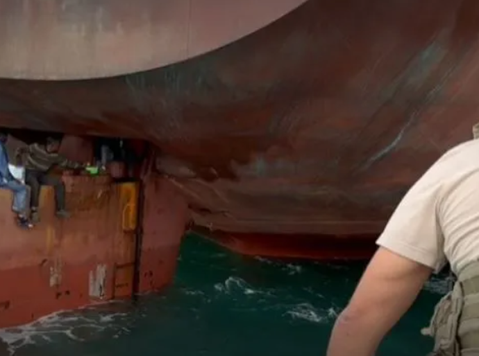 PF resgata quatro pessoas escondidas há 12 dias em navio que saiu da Nigéria para o Brasil