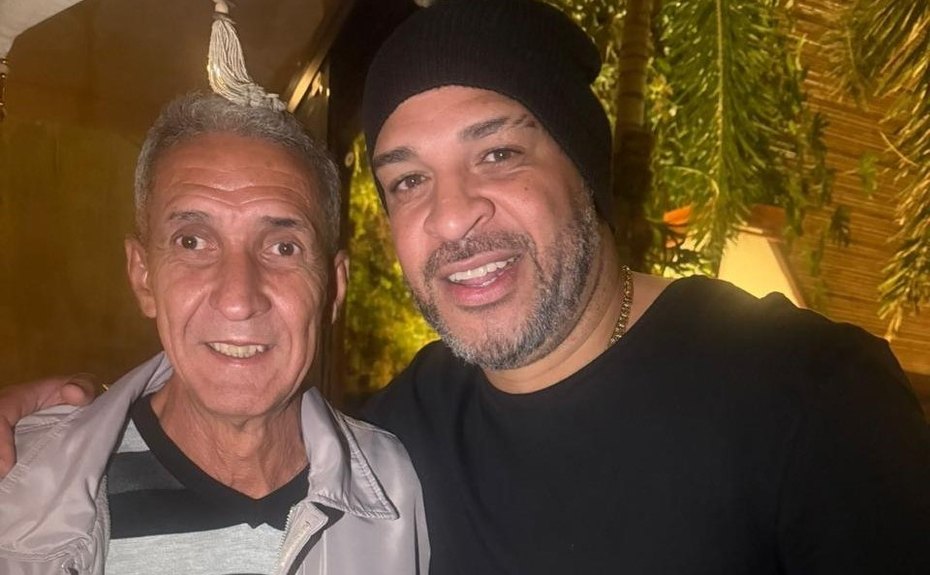 Encontro casual entre o jornalista Lawriney Machado e Adriano Imperador movimenta noite no Rio de Janeiro