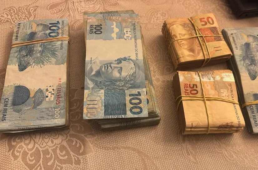 PF encontra dinheiro em livro falso em ação contra nomes ligados a Sóstenes