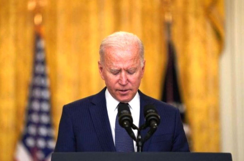 Após ataques, Biden promete 'caçar' responsáveis mas manter retirada de americanos do Afeganistão