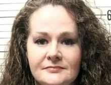 Christa Pike sobrevive a duas injeções letais; Tennessee, nos EUA, suspende execuções
