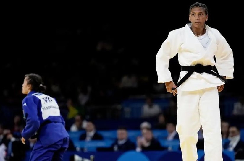 Paris 2024: Rafaela Silva domina georgiana e está na semifinal