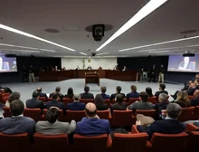 Recados a Trump, ausência de Bolsonaro e elogios a ministros: o 1º dia do julgamento no STF em 4 pontos