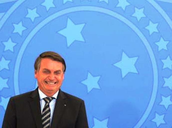 Bolsonaro abre mão de prestar depoimento presencial sobre interferência na PF